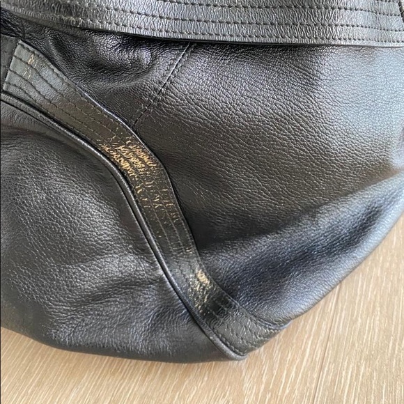 Ferragamo Black leather and suede weekender bag. Pre-owned - Picture 5 of 7